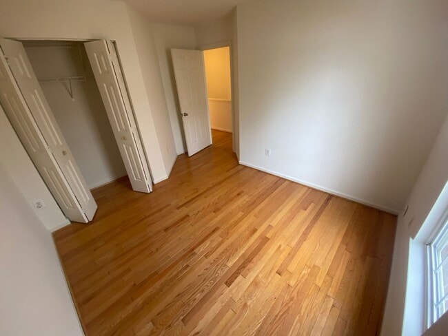 Building Photo - Application Fee Waived For Fall! A spacious three bedroom, two and one half bath townhouse locate...