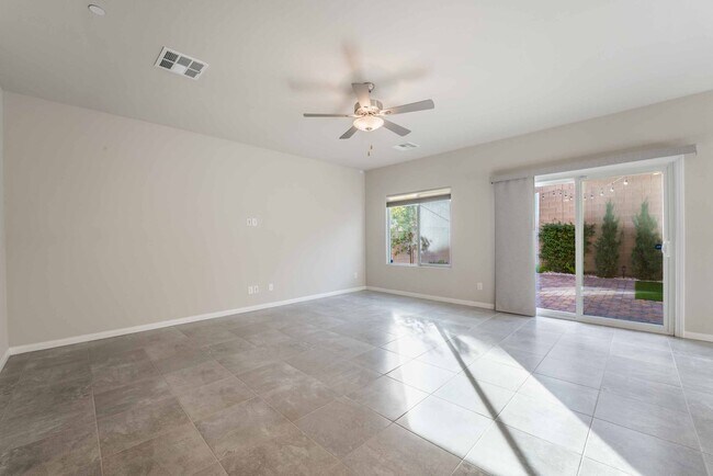 Building Photo - Stunning 5 Bedroom home in Henderson!