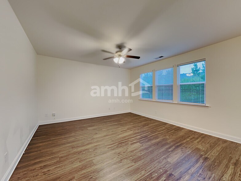 Building Photo - 246 Lake Vista Dr