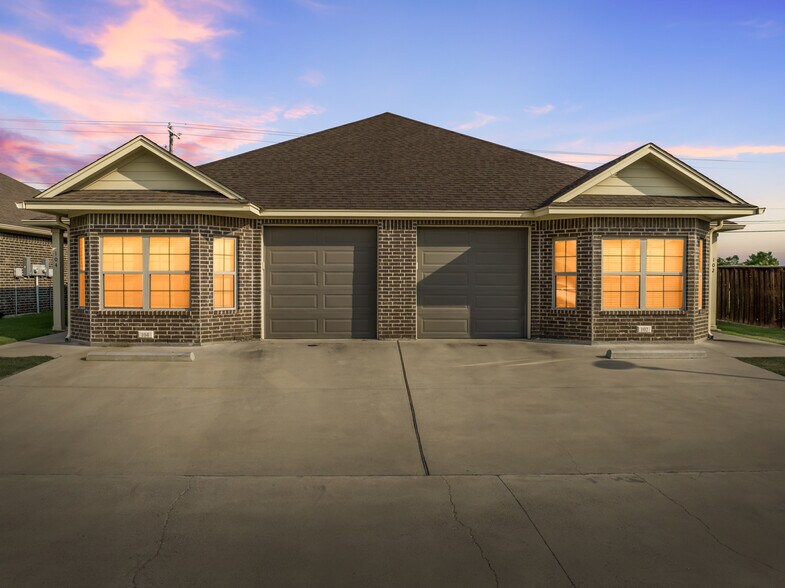 Building Photo - 301 W Panther Way