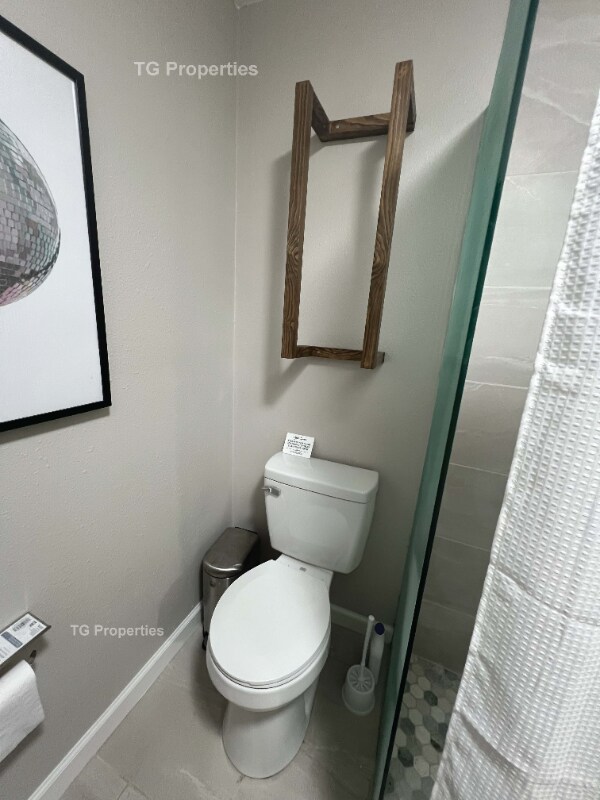 Building Photo - 1313 E Pineloch Ave