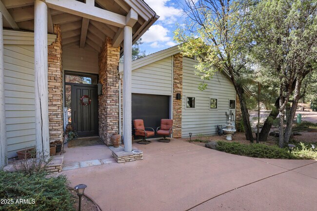 Building Photo - 2609 E Pine Island Ln
