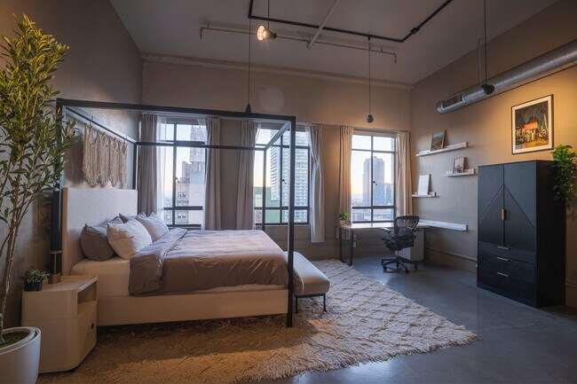 Building Photo - 849 S Broadway