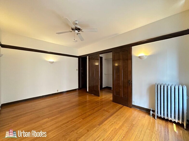 Building Photo - 820 W Waveland Ave