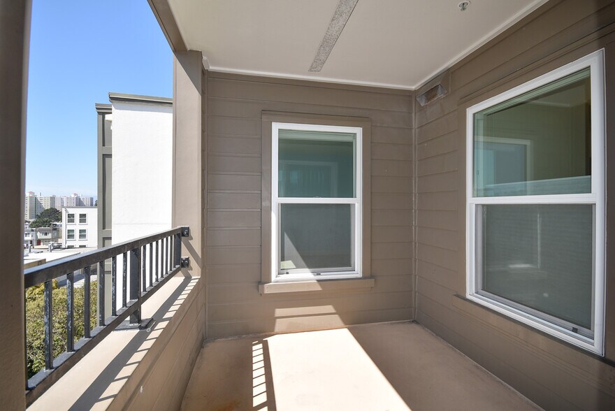 Building Photo - 8400 Oceanview Ter