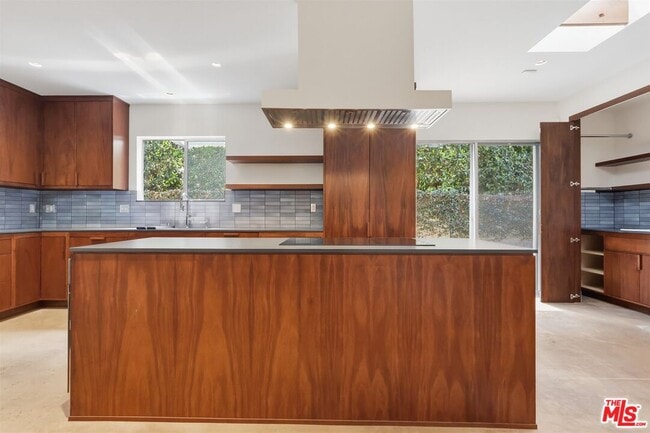 Building Photo - 444 S Windsor Blvd