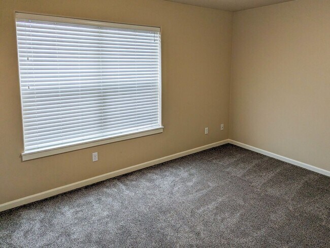 Building Photo - 3607-3617 Colton Ln NE