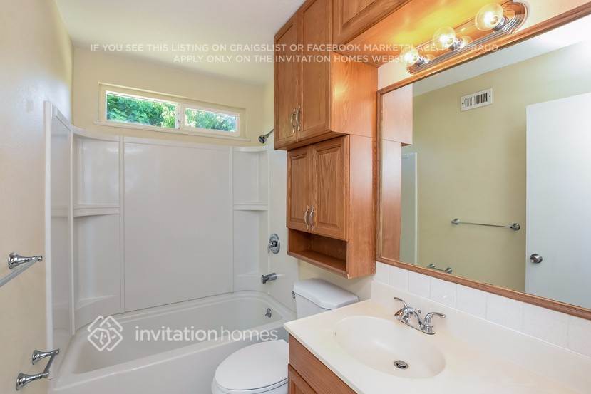Building Photo - 165 N Catamaran Cir