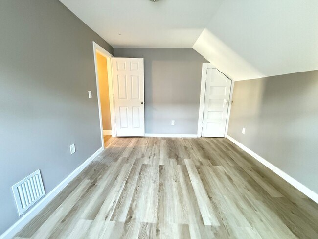 Building Photo - Renovated 4-bedroom 2 full bath, SINGLE FAMILY HOME!!!