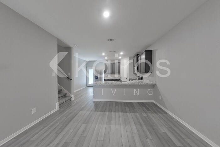 Building Photo - 213 Capital Hl Vw