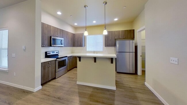 Building Photo - 3 Bedroom 2.5 Bath Duplex with 2 Car Garage. Just Reduced, Apply Today!!