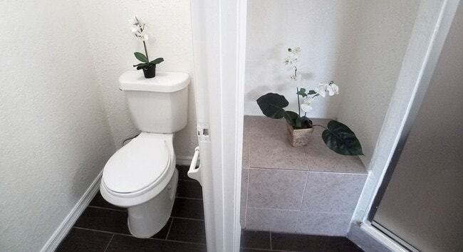 Building Photo - Beautiful Remodeled Winter Park 2/2 Condo for Rent in Front of Full Sail.