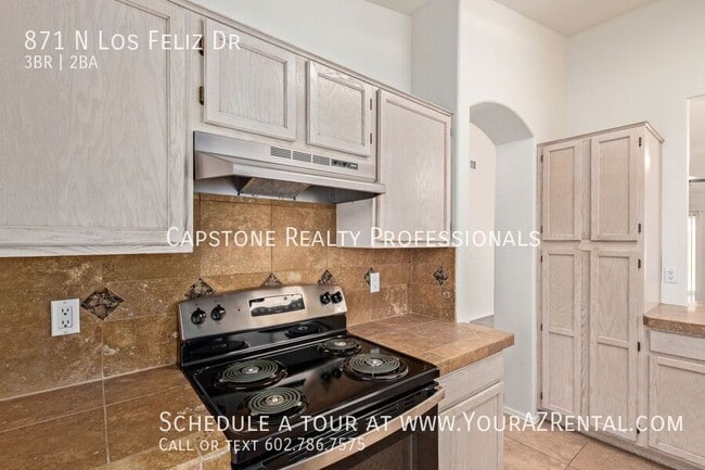 Building Photo - 871 N Los Feliz Dr
