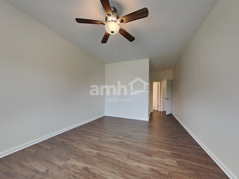 Building Photo - 877 Coralberry Ln