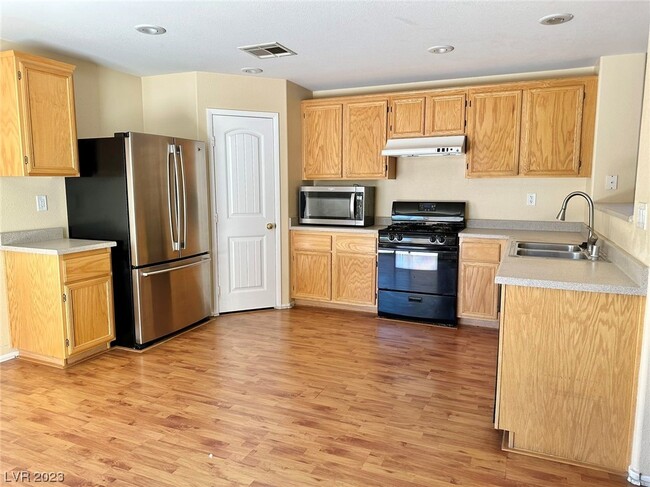 Building Photo - 4765 Golden Shimmer Ave