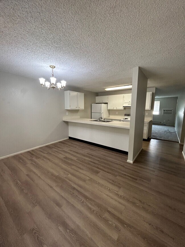 Building Photo - 2119 Marigold St