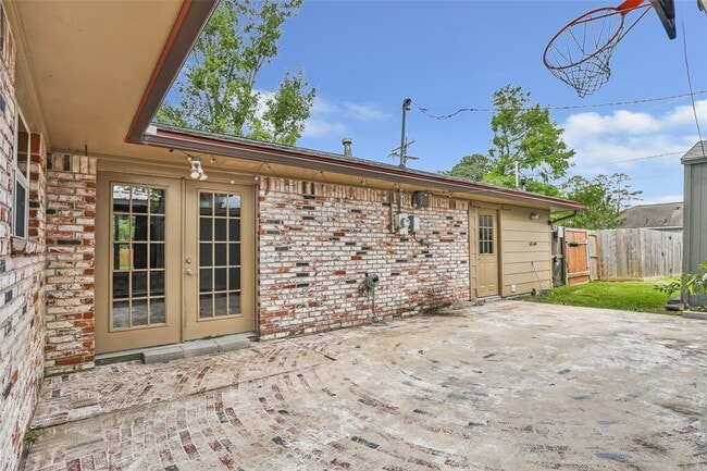 Building Photo - 2198 N Winfree St