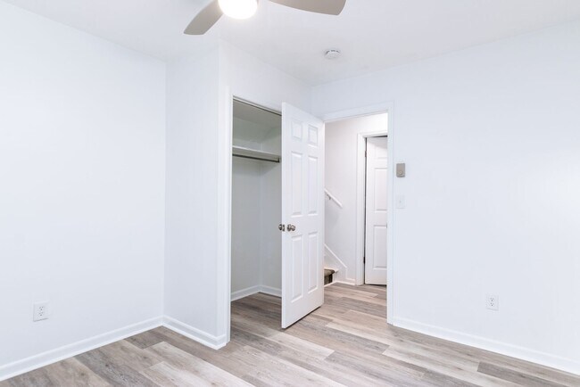 Building Photo - 4 bed/3 bath Walk to Lane Stadium Pet Frie...