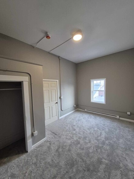 Building Photo - 19 W Central St