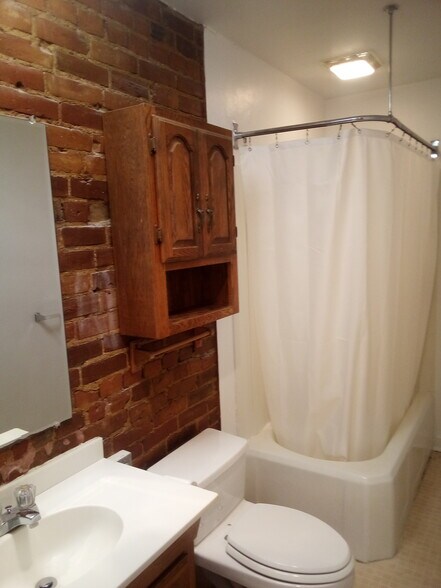 Laundry- Bath - 710 Market St