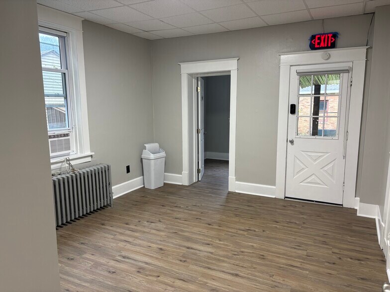 Building Photo - 709 7th Ave