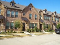 Building Photo - 2407 Klamath Dr