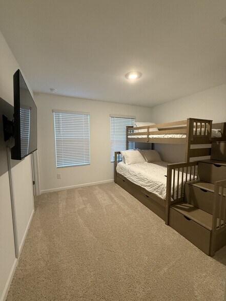 Building Photo - 6607 Wyndale Dr