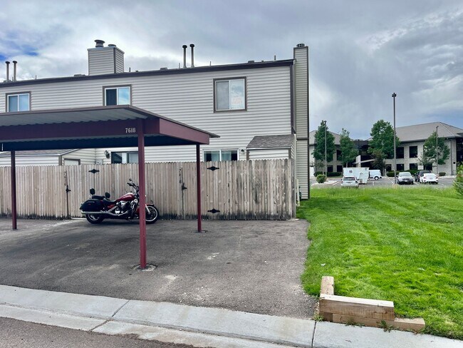 Building Photo - 7618 Lexington Manor Dr