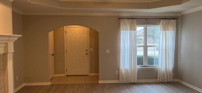 Building Photo - Cozy home in a convenient location.