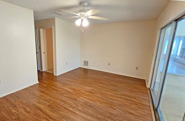 Building Photo - 6545 Waterford Cir