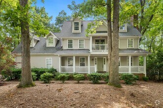 Building Photo - 3 bed, 3.5 bath with expansive deck and fe...