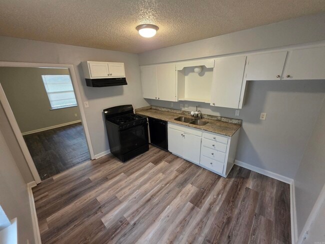 Building Photo - 9110 Woodford Dr