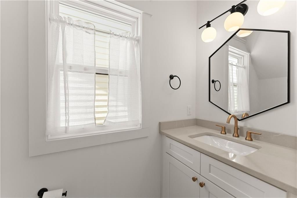 Building Photo - 35 Cottonwood St