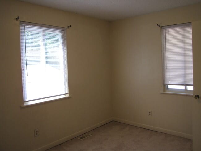 Building Photo - 307 W Delafield Ave