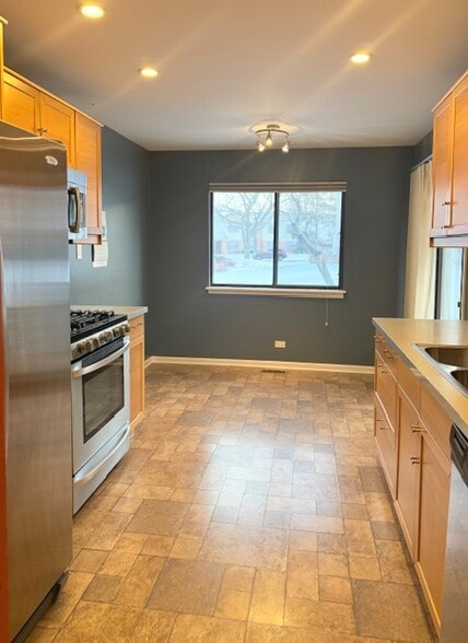 Building Photo - 1155 Silverwood Ct