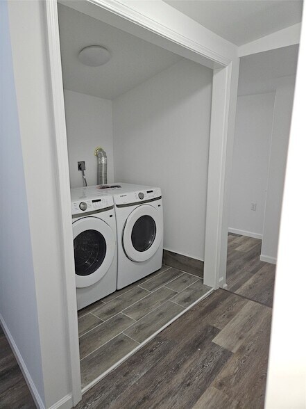 Building Photo - 120 Henry St