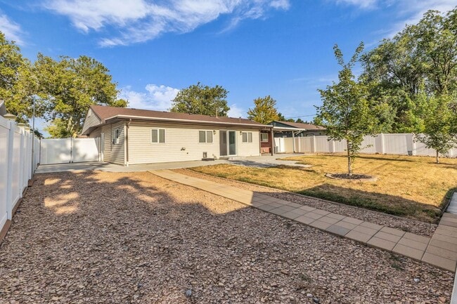 Building Photo - Beautiful 3 Bedroom Rambler Near Hill AFB with RV Parking