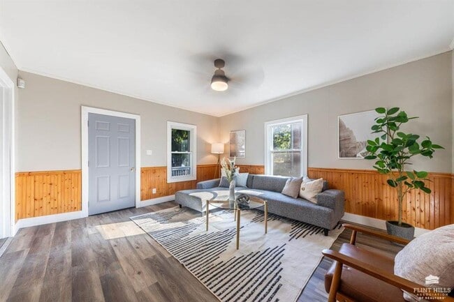 Building Photo - Beautiful, Spacious Home