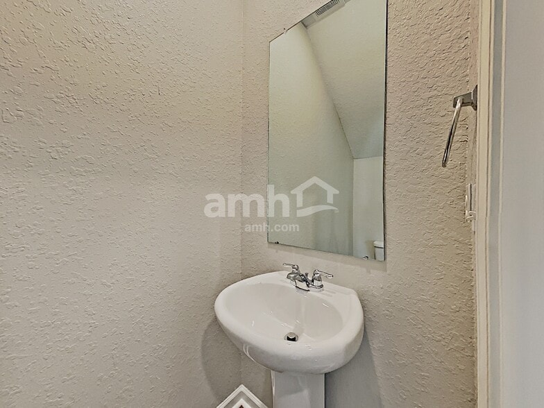 Building Photo - 3430 Ridge HillPkwy