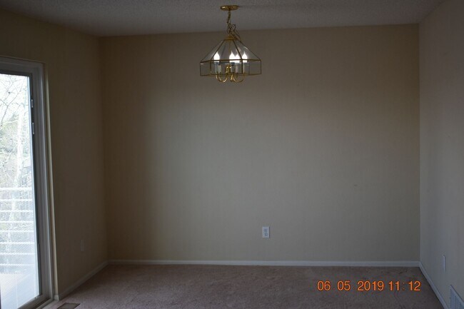 Building Photo - Large Parker Home 3 bed, 3 bath Nearly 2K ...