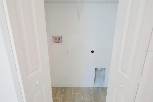 Building Photo - 1736 Pacific Rd