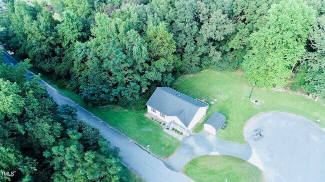 Building Photo - 1000 Meadowgreen Dr