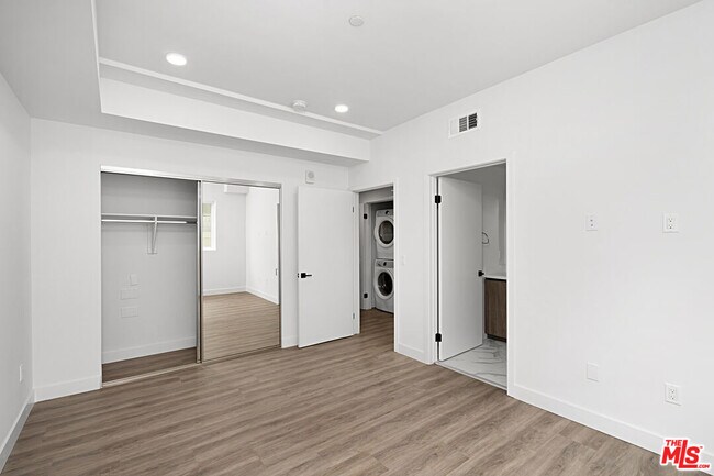 Building Photo - 6144 Whitsett Ave