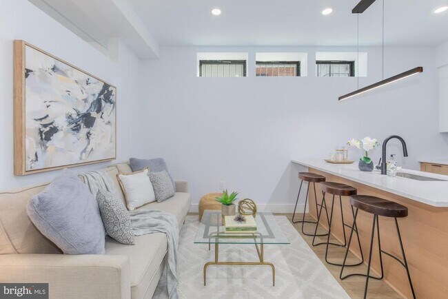 Building Photo - 1012 17th Pl NE