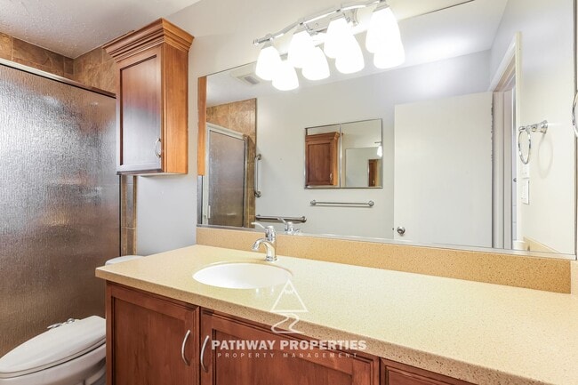 Building Photo - Well-Maintained 4 Bed / 2 Bath Single-Family Home with Separate Mother-In-Law Apartment – South S...