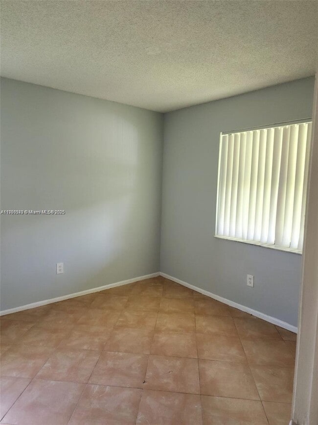 Building Photo - 6061 Shaker Wood Cir