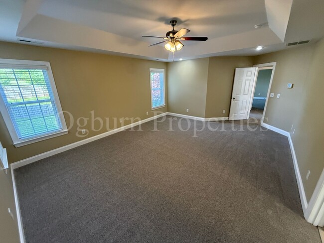 Building Photo - 880 Cameron Village Dr