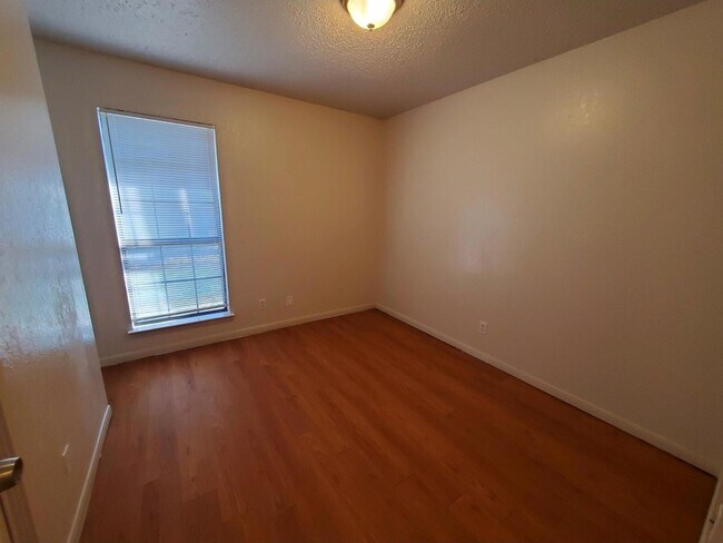 Building Photo - 1733 Horseshoe Cir