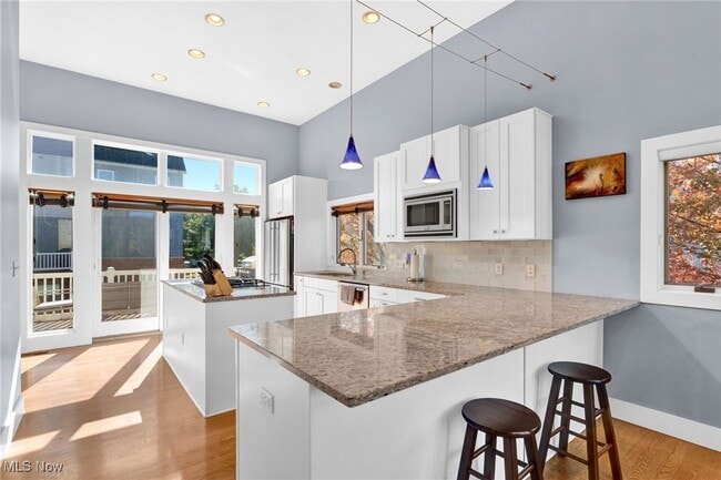 Building Photo - 2227 City View Dr