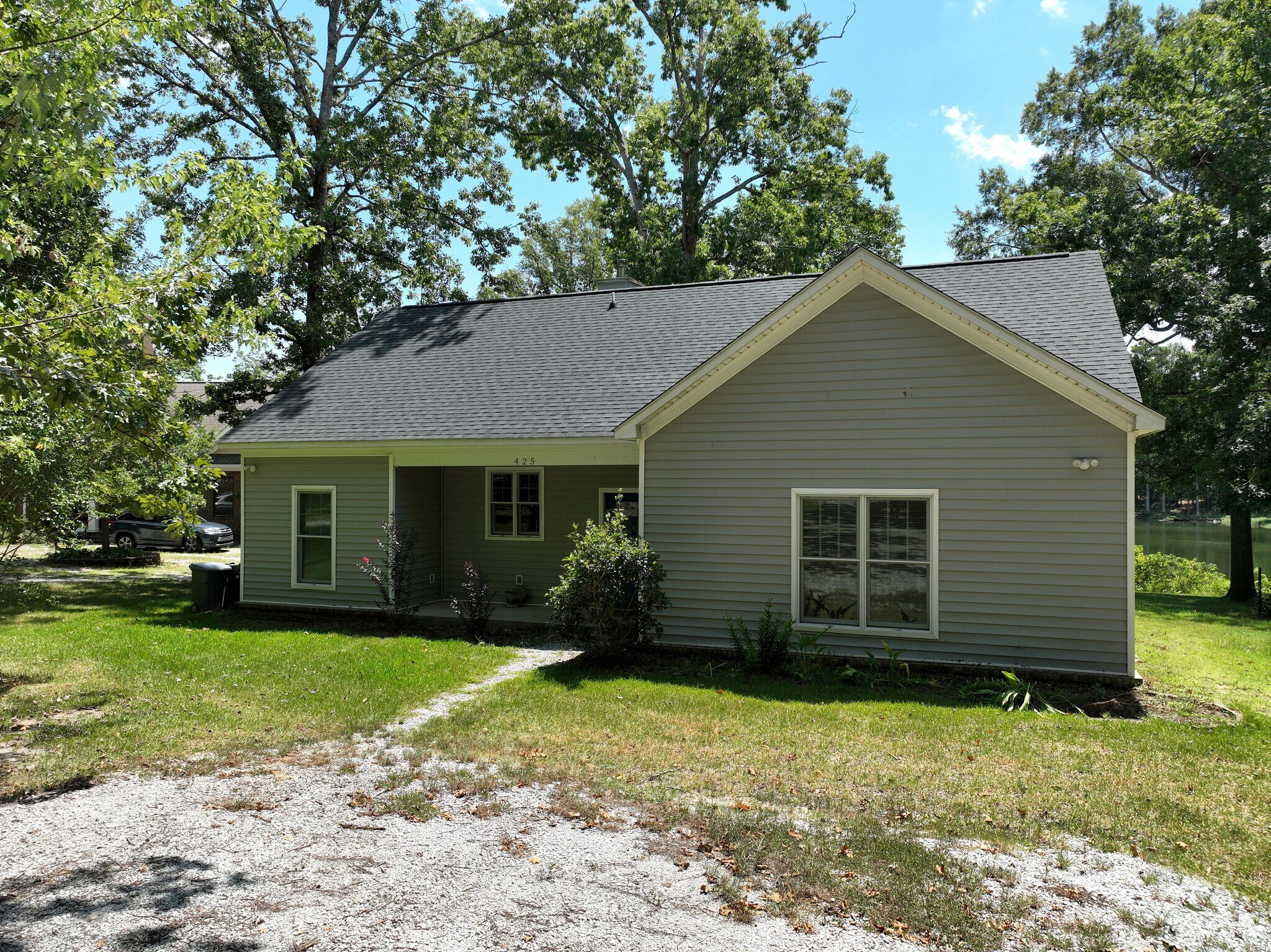 Building Photo - 425 Shamrock Ct